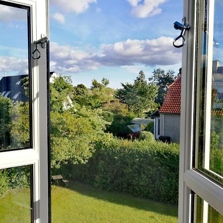 Room In A Danish Cottage With Garden View, 10 Min To Cph Gentofte Kültér fotó