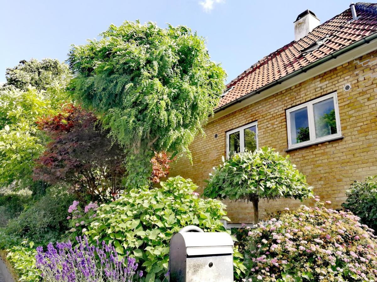 Room In A Danish Cottage With Garden View, 10 Min To Cph Gentofte Kültér fotó