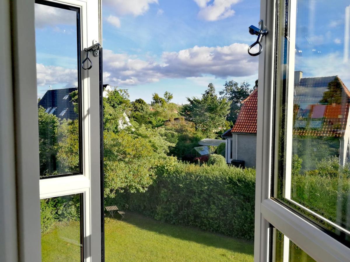 Room In A Danish Cottage With Garden View, 10 Min To Cph Gentofte Kültér fotó
