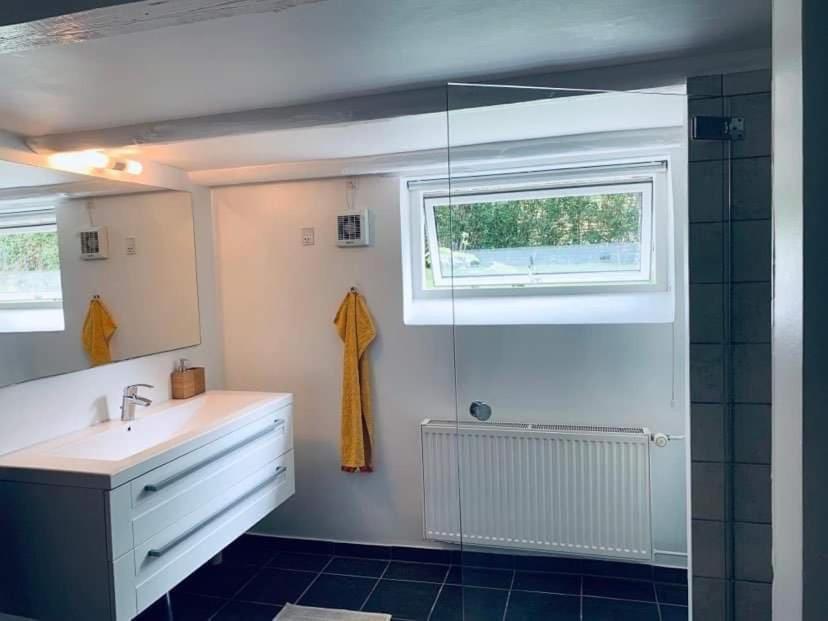 Room In A Danish Cottage With Garden View, 10 Min To Cph Gentofte Kültér fotó